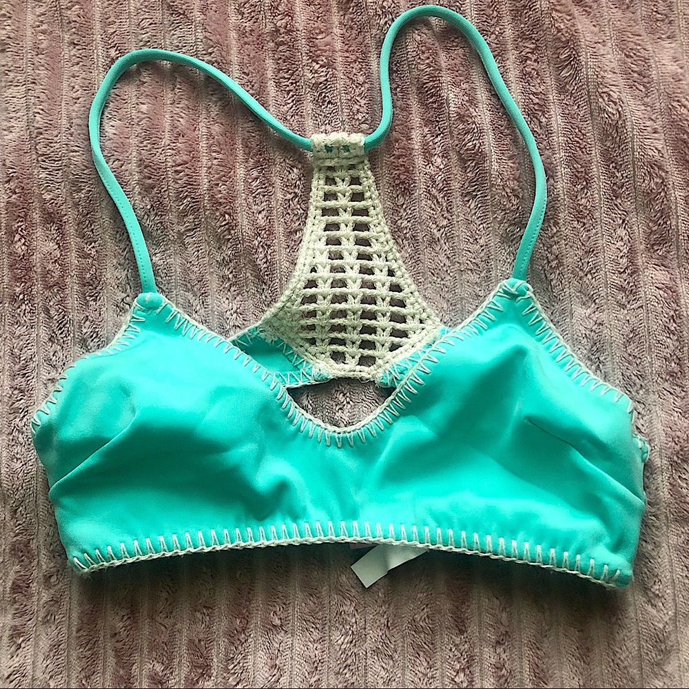 🌴XS Victoria’s Secret Bikini Top w/ Crochet Back🌴
